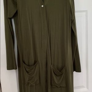 Suzanne Betro long cover up for lounge wear or work kimono style top. Pockets